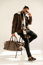 Load image into Gallery viewer, Weekender Reisetasche mit klassischem Grau