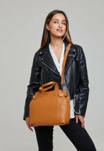 Load image into Gallery viewer, Leder Damentaschen Online | Indian Cobbler Switzerland