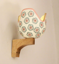 Load image into Gallery viewer, Fancy Floral Pattern Wall Lamp