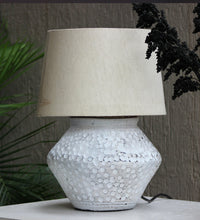 Load image into Gallery viewer, Classy pot design white Terracotta table lamp