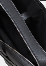 Load image into Gallery viewer, Schwarze Business-Ledertaschen Schweiz von Indian Cobbler Switzerland mit 2 separate flache