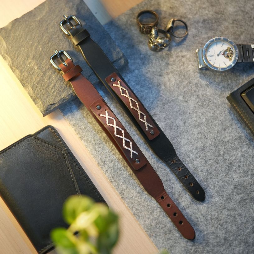 Kubek - Criss-Cross genuine leather wrist bands - Set of 2 (black+ Brown)