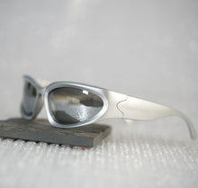 Load image into Gallery viewer, Escape Oval Unisex Sunglasses : Silver with Silver Tint