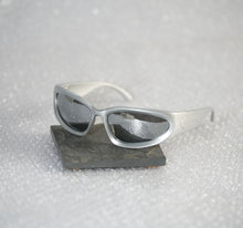 Load image into Gallery viewer, Escape Oval Unisex Sunglasses : Silver with Silver Tint