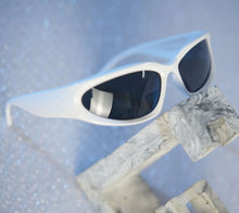 Load image into Gallery viewer, Escape Oval Unisex sunglasses : White with Black Tint