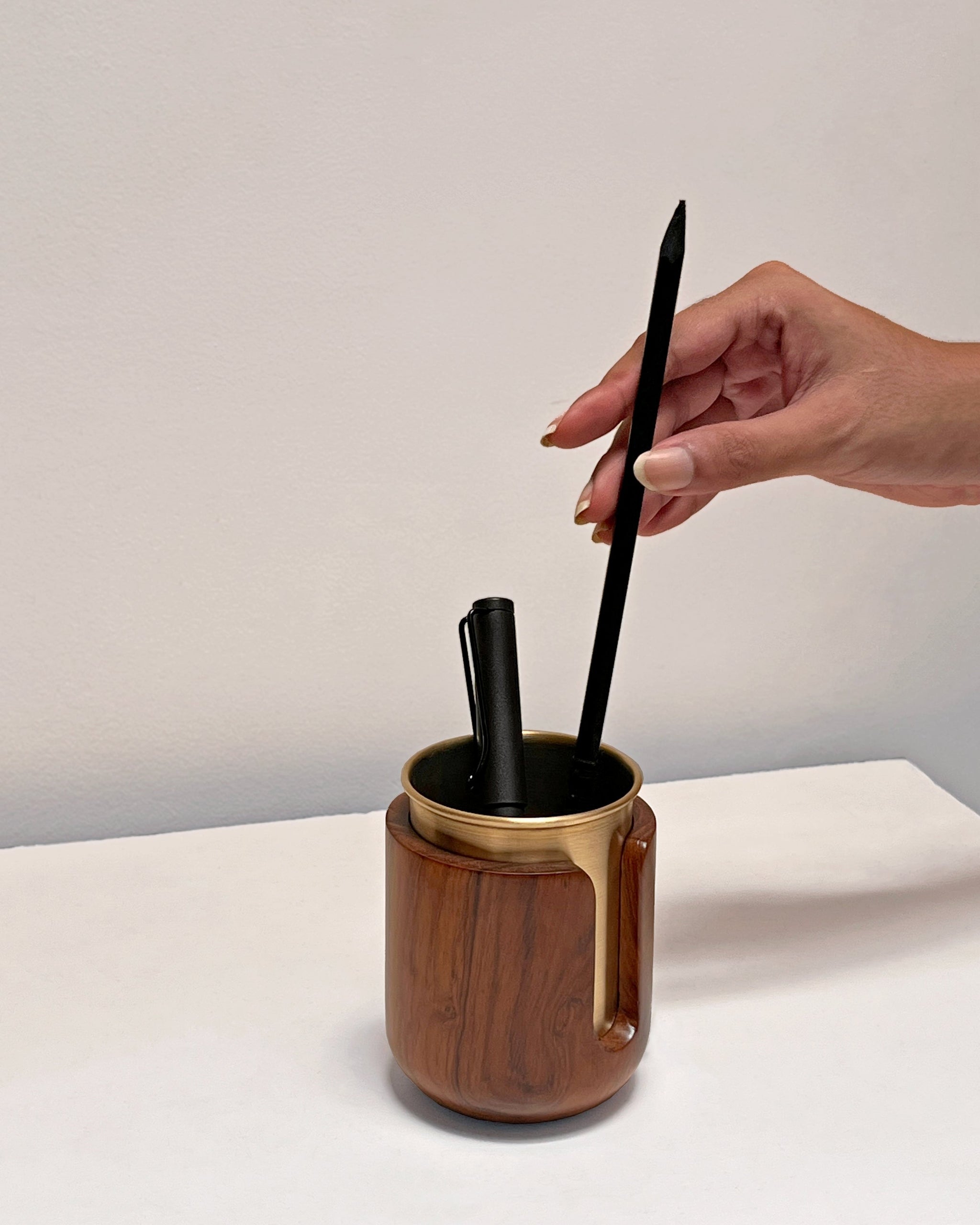 Slit Pen Stand –