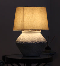 Load image into Gallery viewer, Classy pot design white Terracotta table lamp
