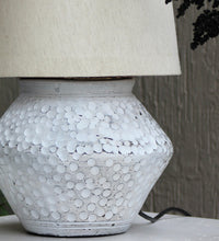 Load image into Gallery viewer, Classy pot design white Terracotta table lamp
