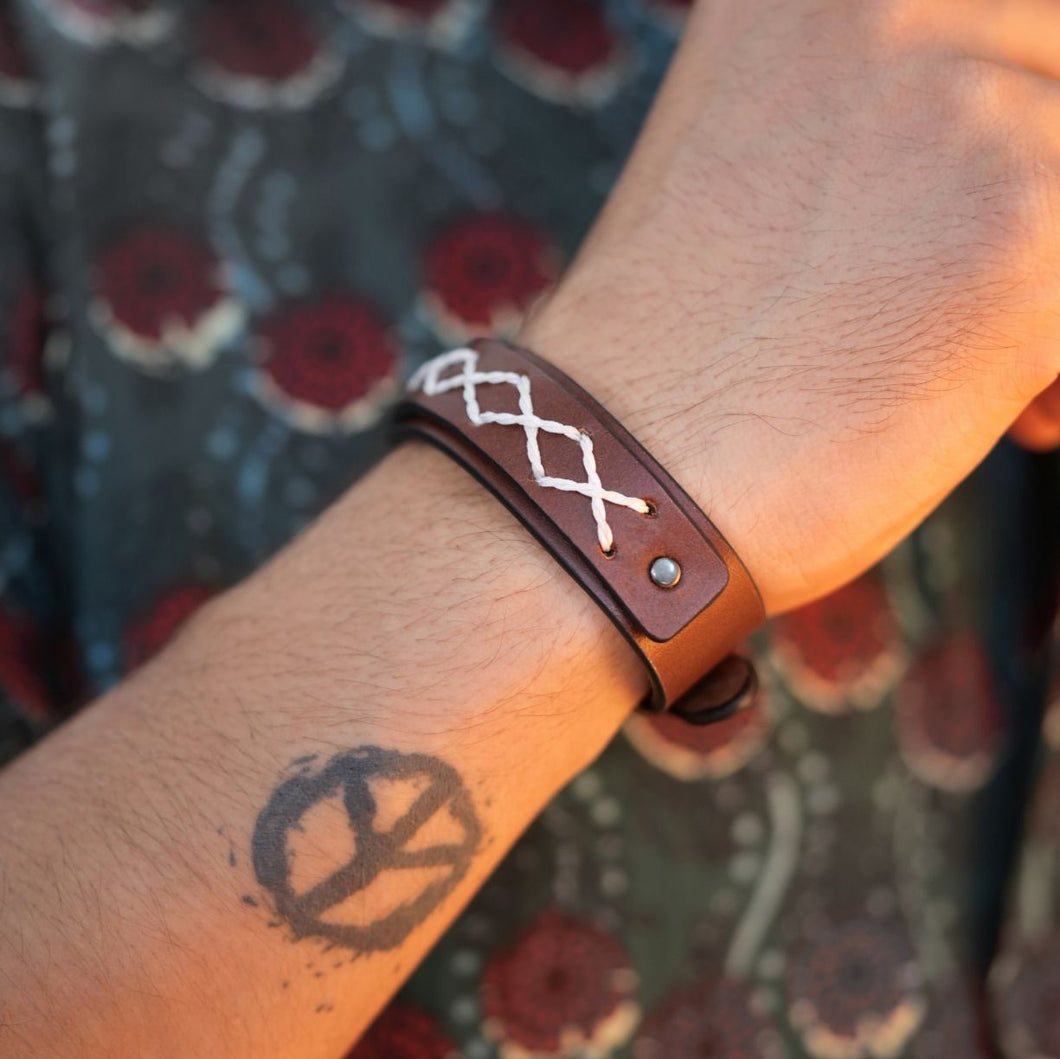 Kubek - Criss-Cross genuine leather wrist bands