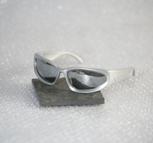 Load image into Gallery viewer, Escape Oval Unisex Sunglasses : Silver with Silver Tint

