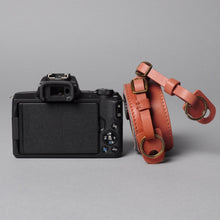 Load image into Gallery viewer, DSLR camera leather strap

