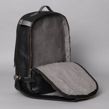 Load image into Gallery viewer, Spacious Leather backpack 
